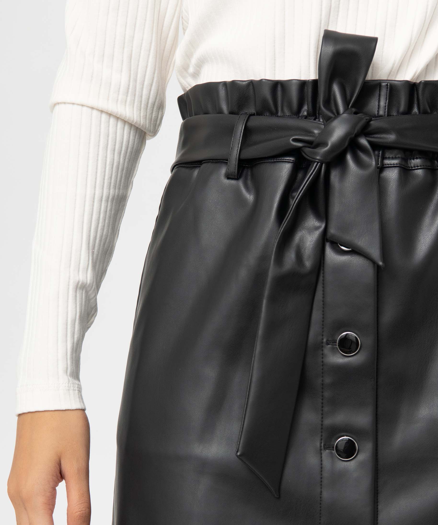 Jupe femme avec taille froncée et boutons fantaisie noir | GEMO