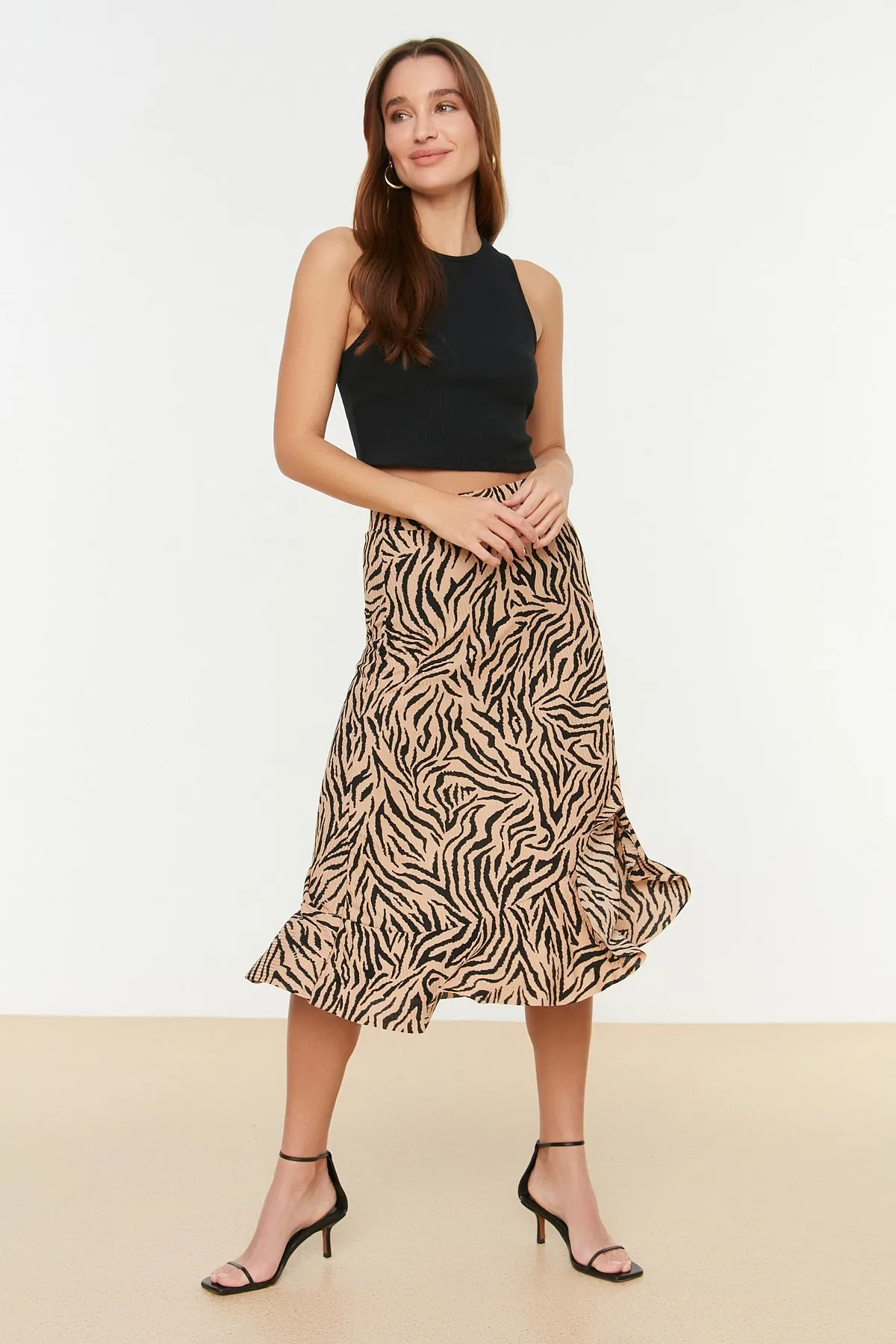 Trendyol Collection  Kamelfarbener Midirock aus Stretch-Strick mit Animalprint, hoher Taille, Raffung und Volant TWOSS21ET0029