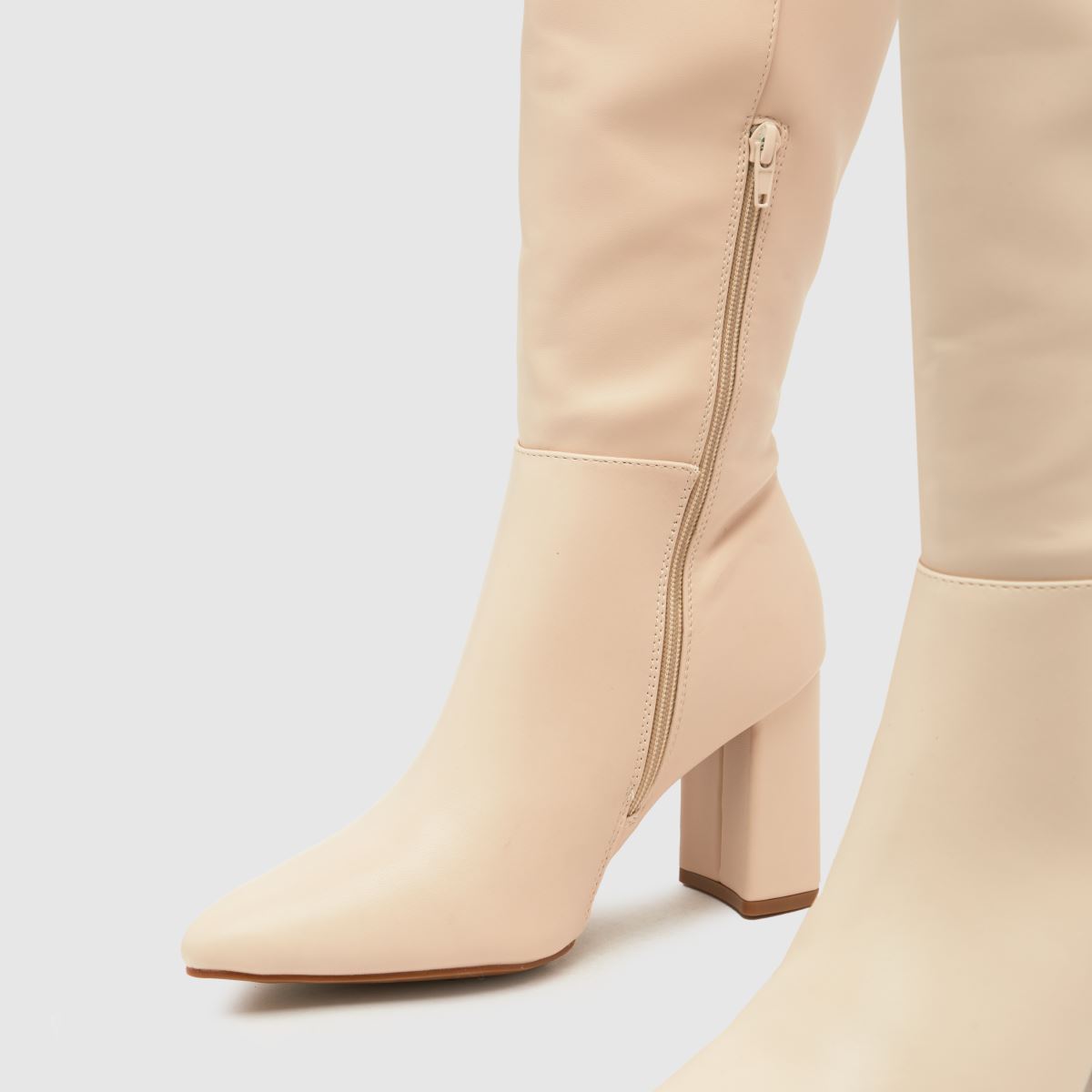 Schuh Dua blokkos sarok térdig érő csizma natúr színben