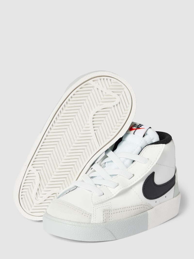 High Top Sneaker mit Klettverschluss Modell 'BLAZER MID 77' in weiß