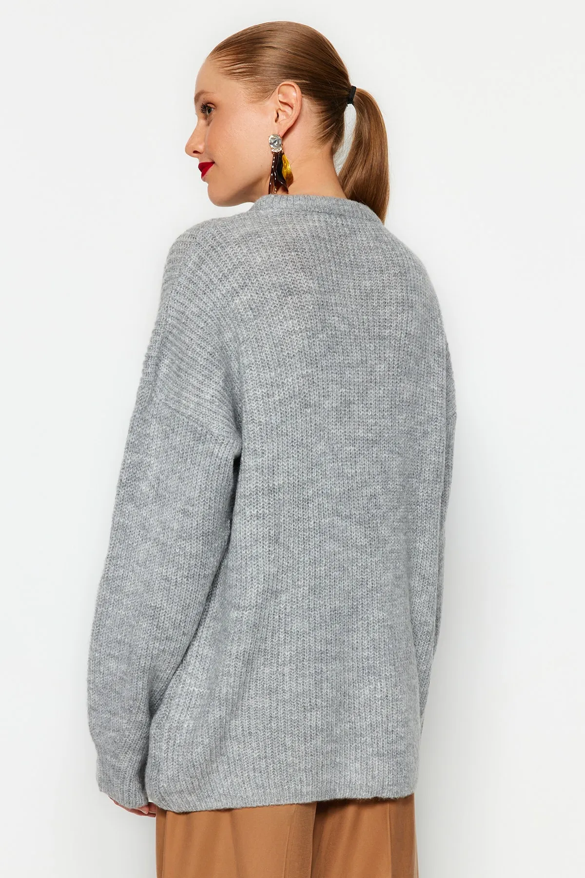 Trendyol Collection  Hellgrauer, weich strukturierter Basic-Strickpullover mit weiter Passform TWOAW20FV0142