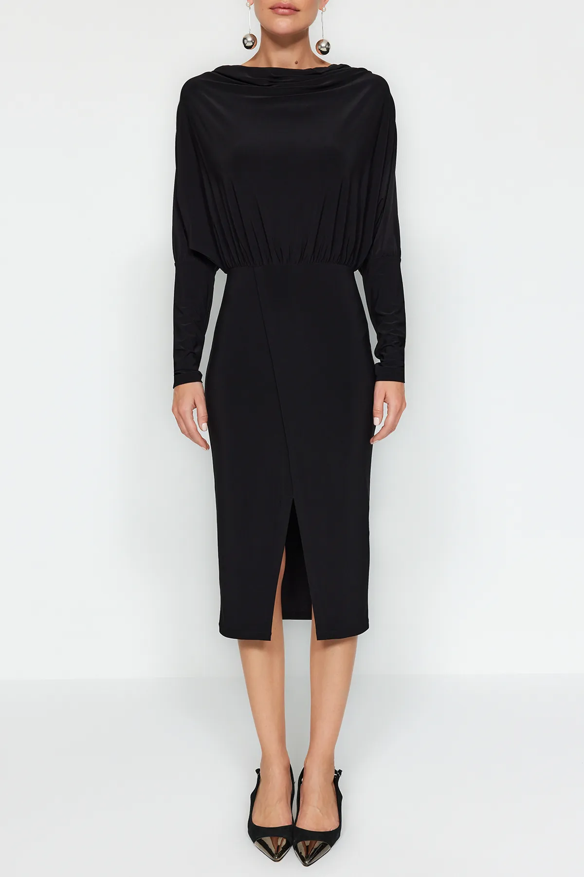 Trendyol Collection  Schwarzes flexibles Midi-Strickkleid in A-Linie/A-Linien-Form mit U-Ausschnitt und Schlitz TWOAW24EL00822