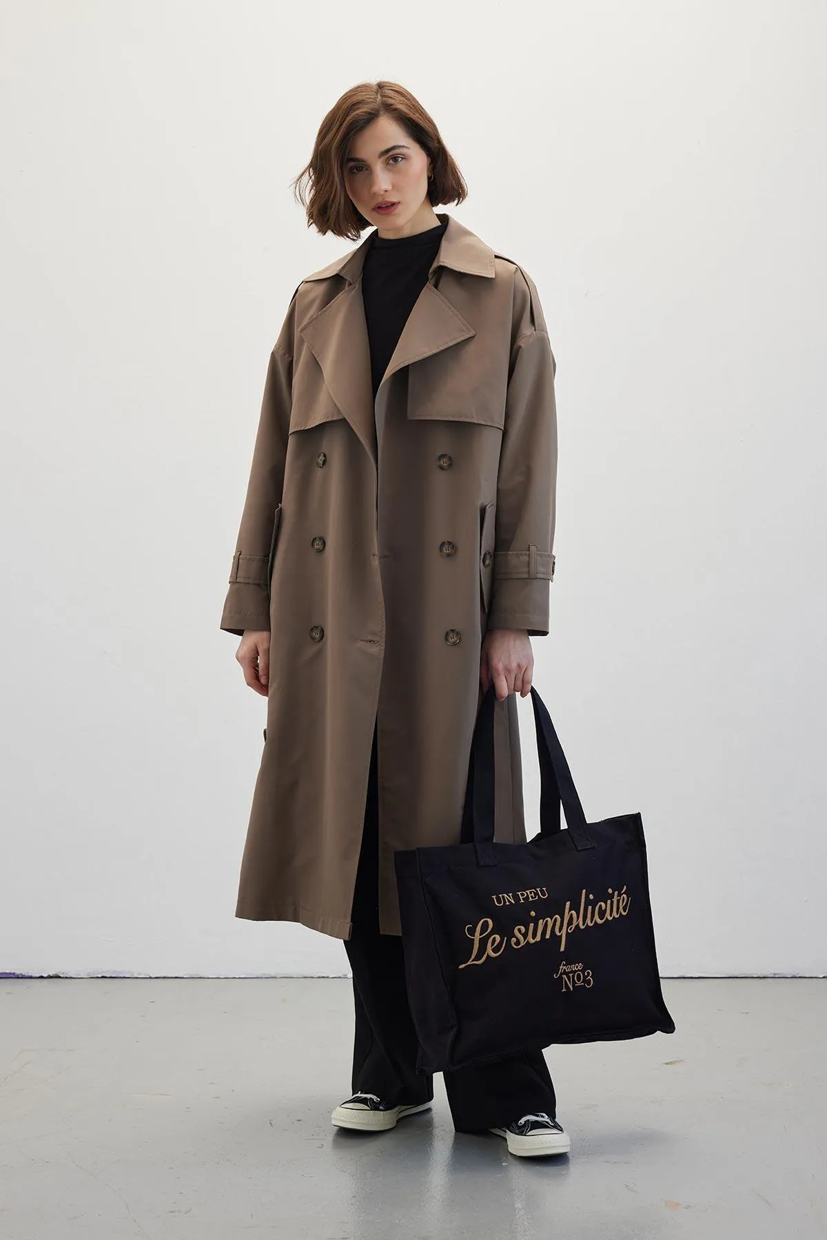 Manuka  ZWEIREIHIGER TRENCHCOAT AUS NERZ MIT KNÖPFEN