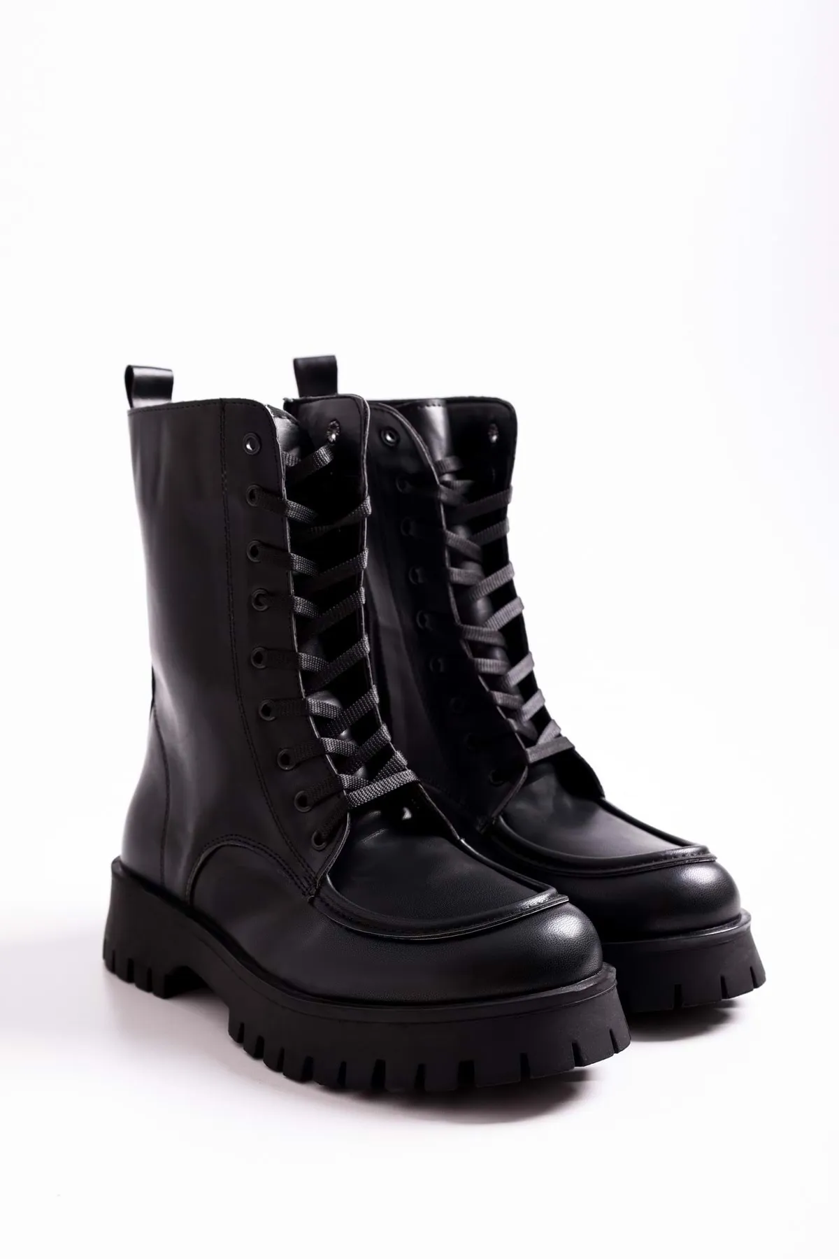Shoeberry  Damen Colette Schwarze Stiefel Schwarze Haut