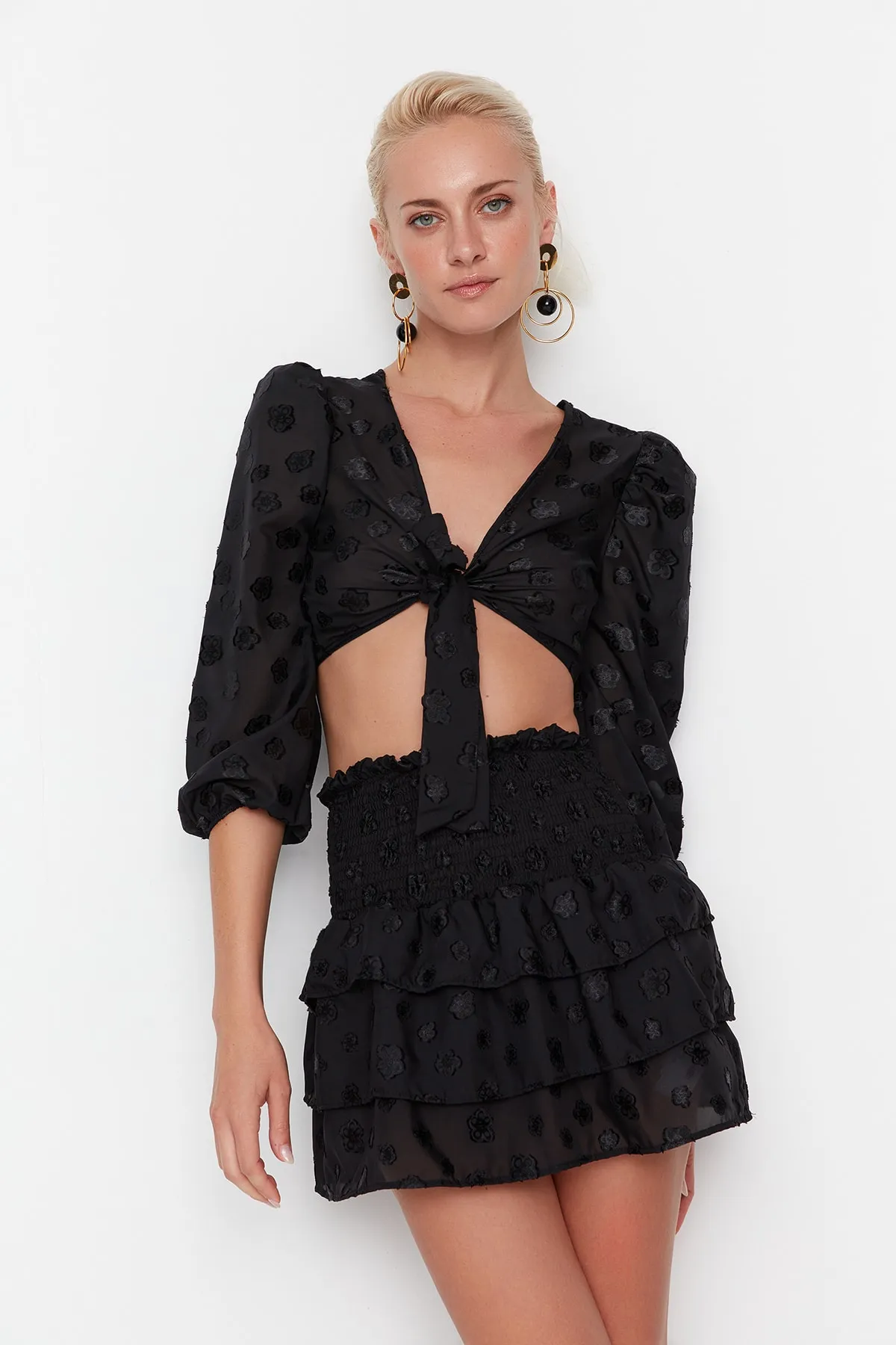 Trendyol Collection  Schwarzes Strandoberteil und -unterteil-Set mit Rüschendetail TBESS20AU0033