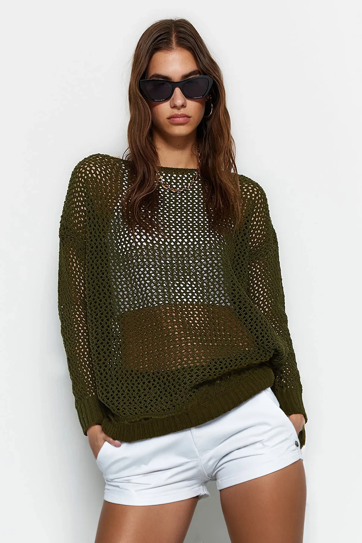 Trendyol Collection  Khakifarbener Strickpullover aus Baumwolle mit Lochmuster und super weiter Passform TWOAW20FV0184