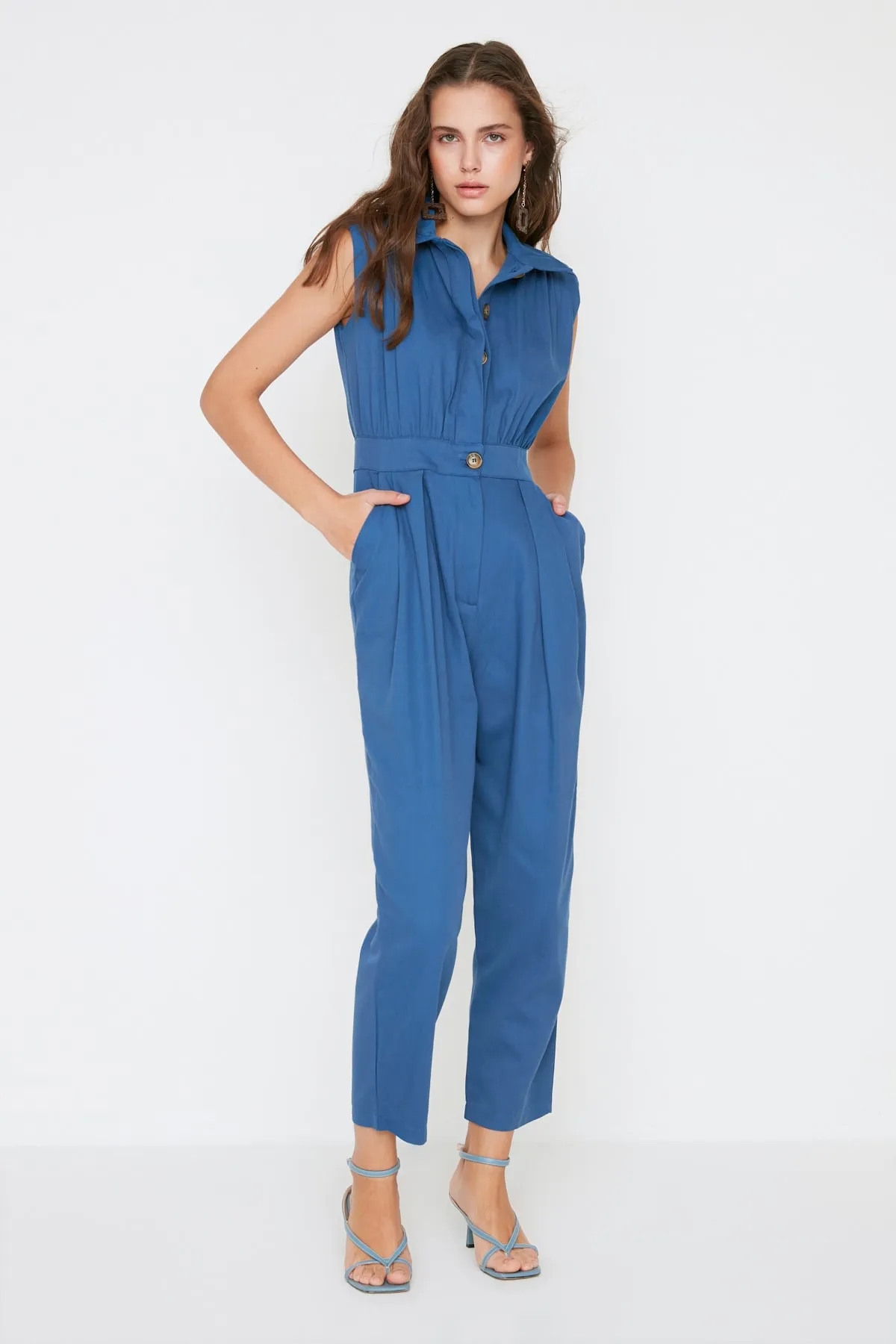 Trendyol Collection  Maxi-Weboverall mit Hemdkragen in Indigo TWOSS21TU0233