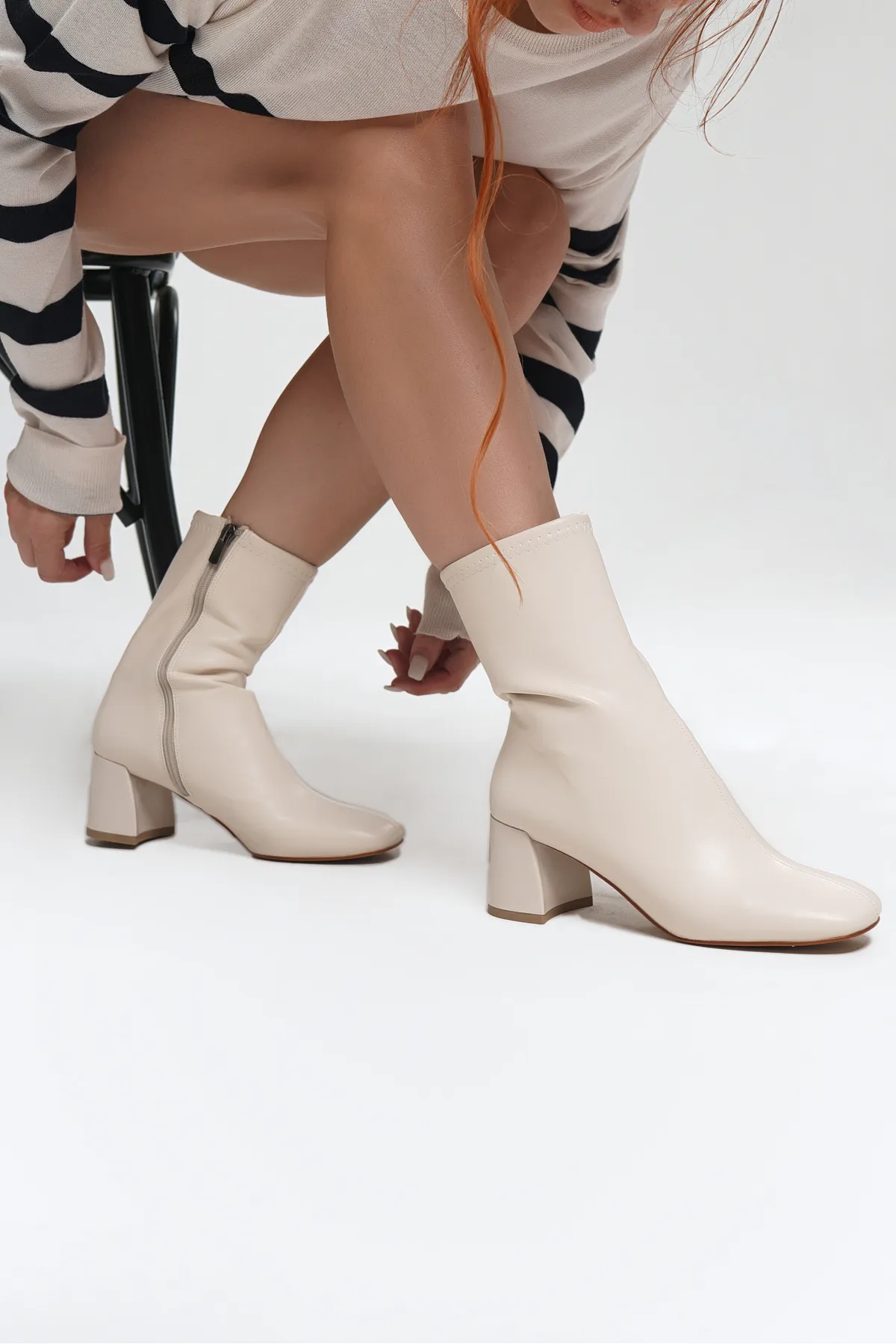 Marjin  Damenstiefel mit Absatz und stumpfer Zehenpartie und Reißverschluss Nonas in Ecru