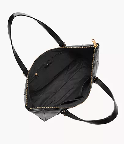 Fossil Shopper Carlie Leder