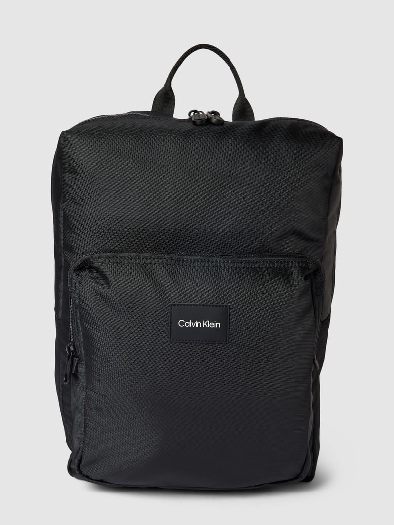 Rucksack mit Label-Patch Modell 'MUST' in schwarz