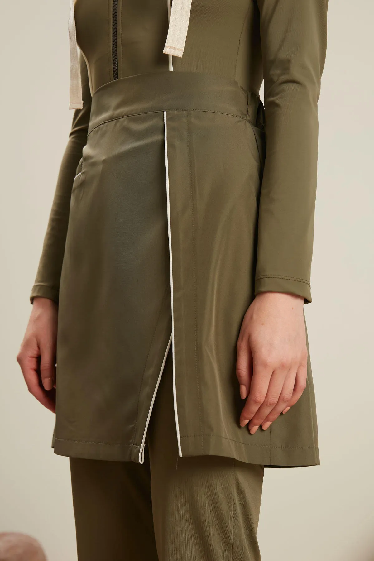 Manuka  Gerippter Hijab-Badeanzugrock in Khaki