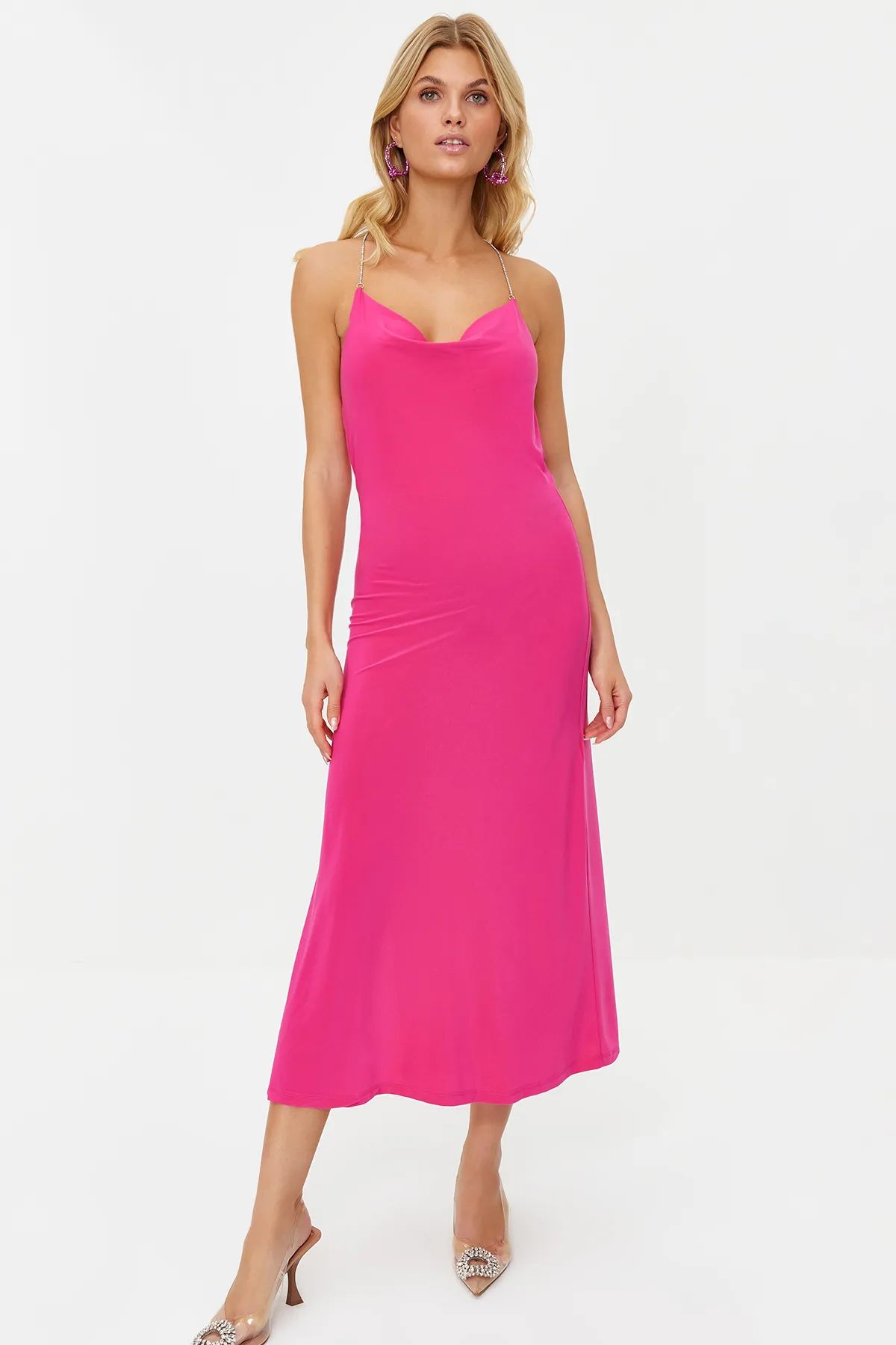 Trendyol Collection  Stilvolles Abendkleid mit Fuchsia-Stein-Accessoire-Detail TPRSS24EL00044