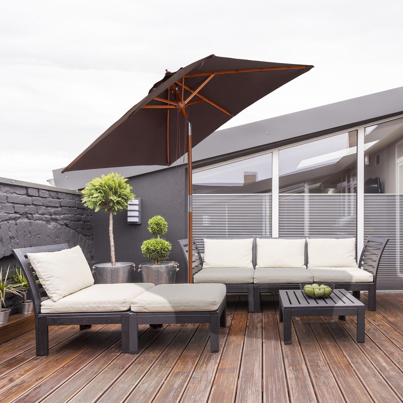 Outsunny Sonnenschirm Knickbarer Gartenschirm Strandschirm 3-stufig einstellbar Tannenholz Polyester Kaffee 200 x 150 x 230 cm