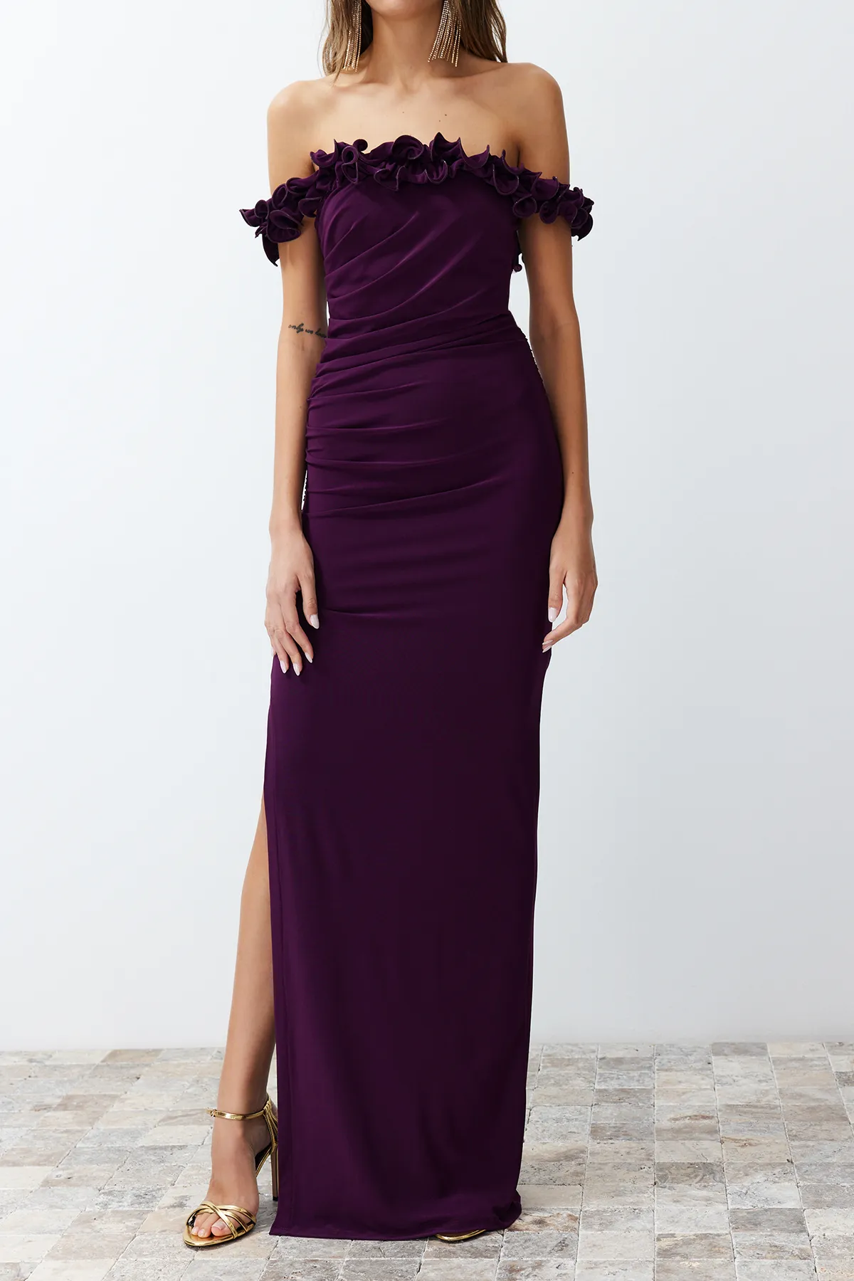 Trendyol Collection  Pflaumenfarbenes, körperbetontes, gestricktes langes Abendkleid TPRSS24AE00082