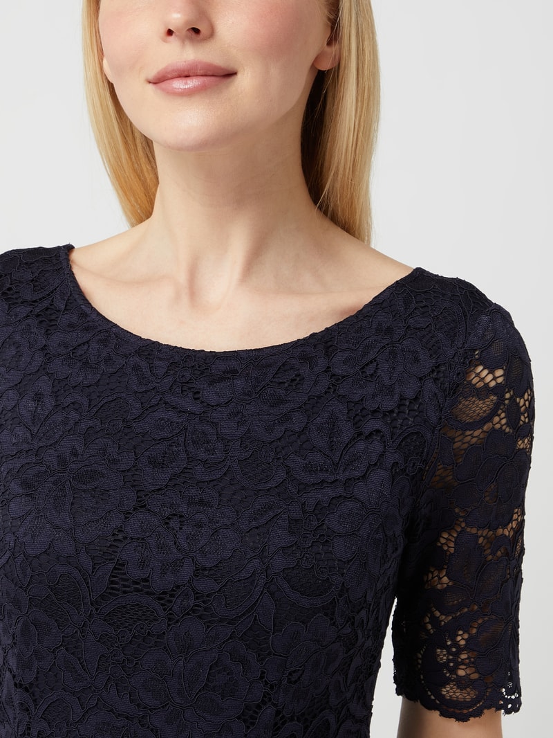Abendkleid aus floraler Spitze und Chiffon in dunkelblau