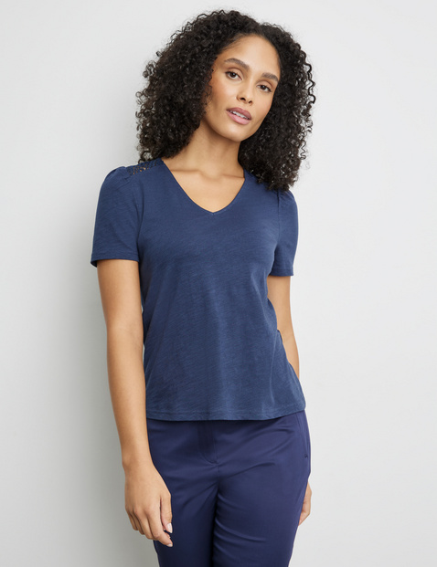 Kurzarmshirt mit zarter Spitze