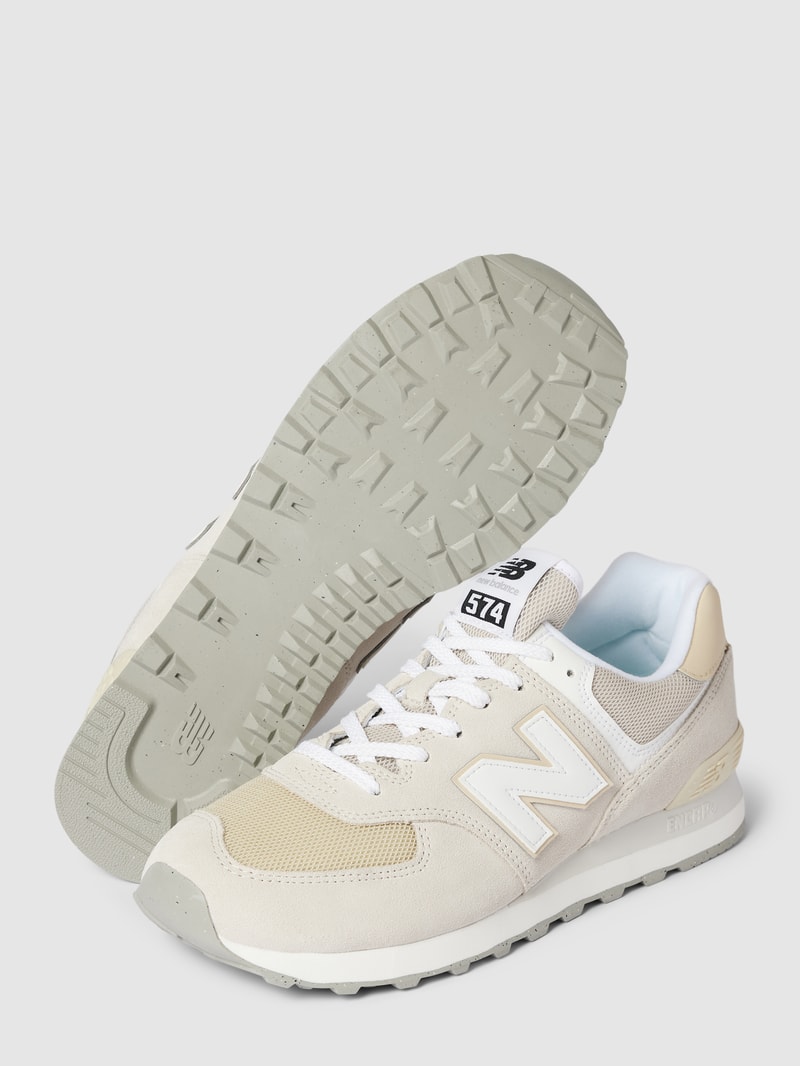 Sneaker mit Label-Details in beige