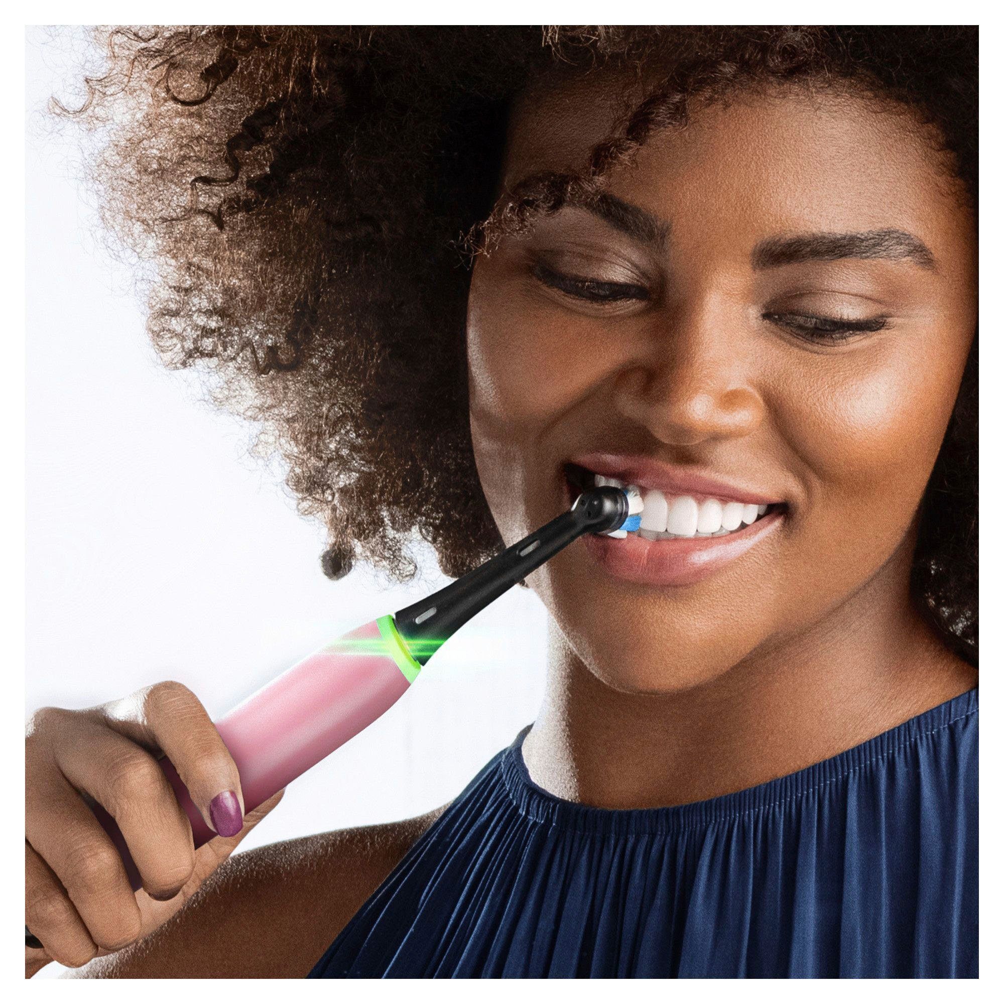 Oral-B Elektrische Zahnbürste iO 5, Aufsteckbürsten: 1 St., mit Magnet-Technologie, LED-Anzeige, 5 Putzmodi, Reiseetui