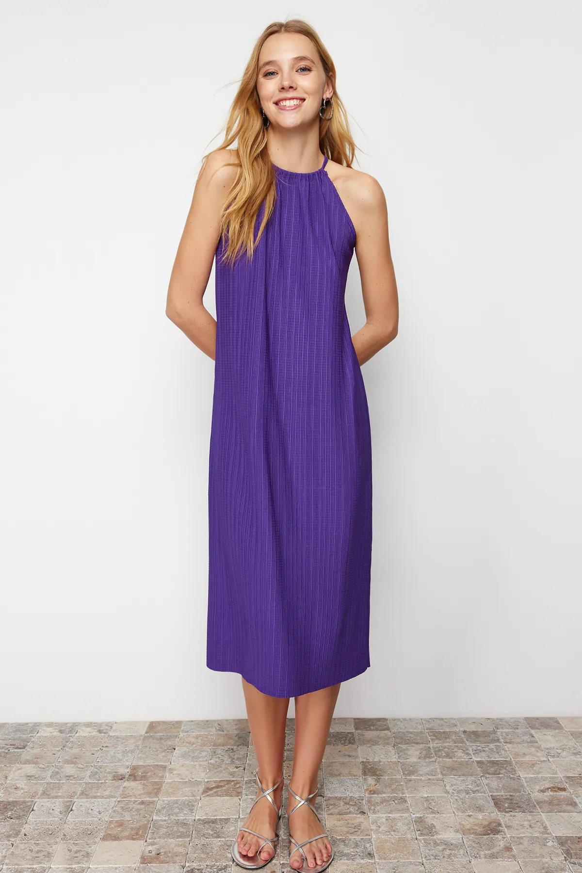 Trendyol Collection  Lila Etuikleid/einfarbiges, ärmelloses Midi-Strickkleid mit Falten TWOSS23EL00752