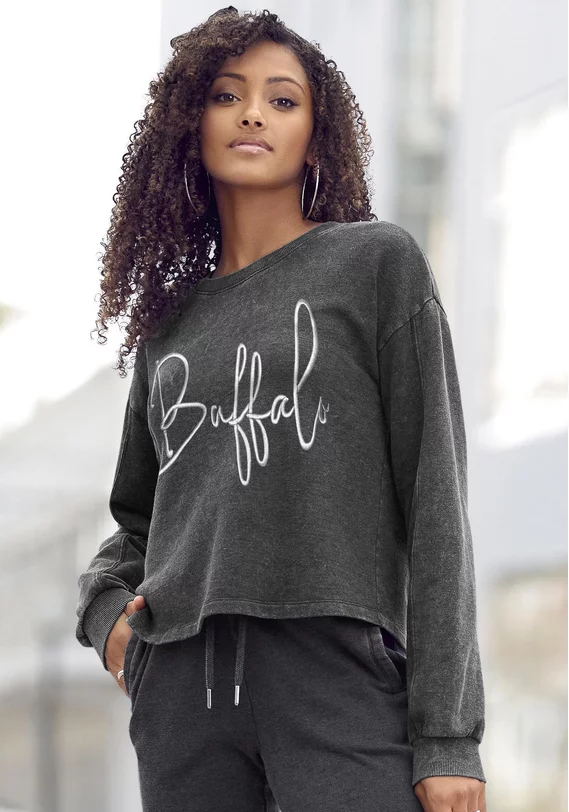 Sweatshirt