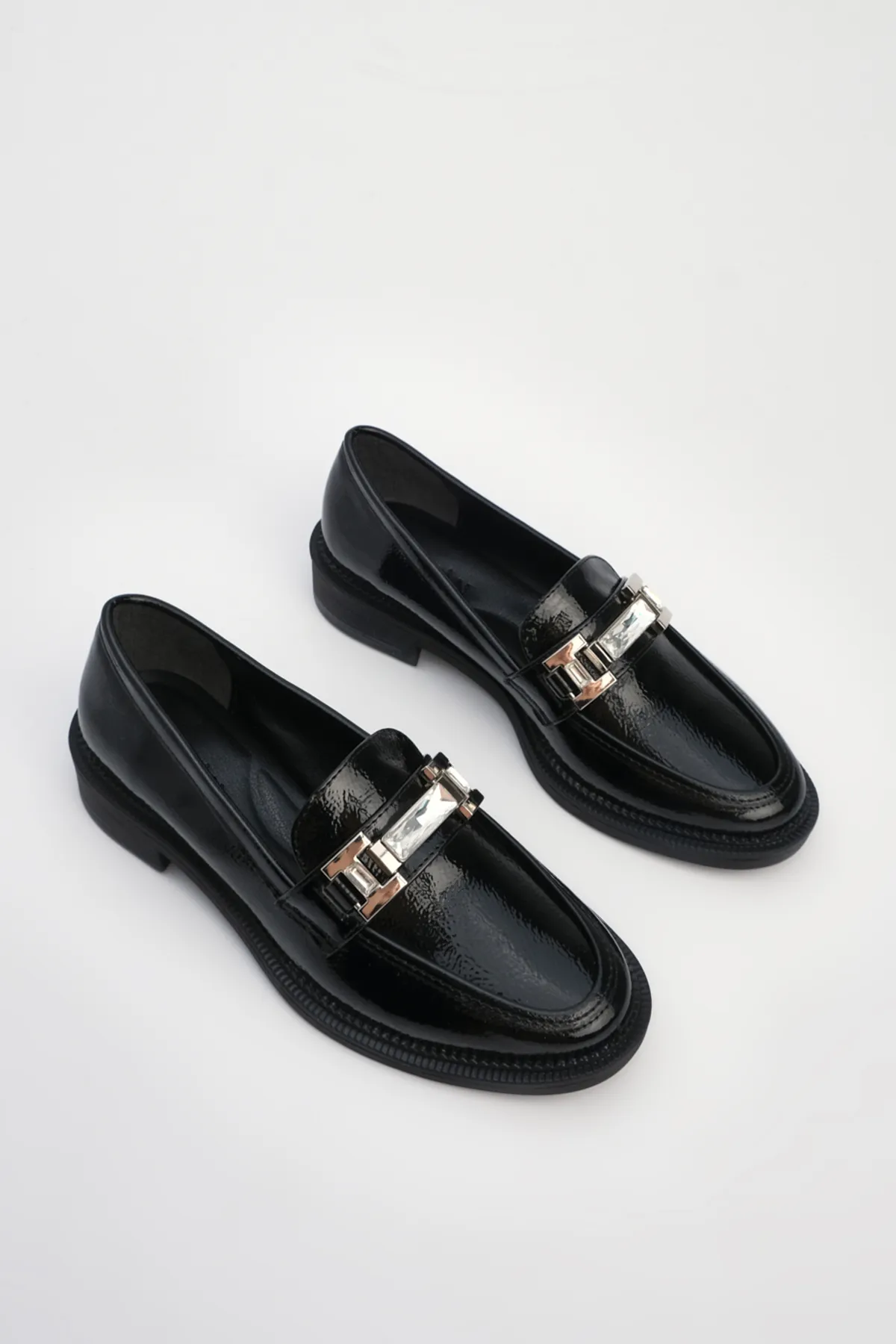 Marjin  Damen-Loafer mit Steinschnalle, Freizeitschuhe, Hosre, schwarzes Lackleder