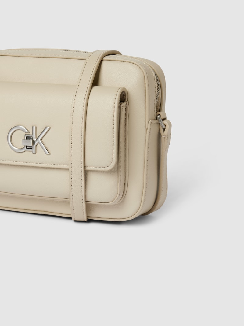 Umgängetasche mit Label-Applikation Modell 'CAMERA BAG' in beige