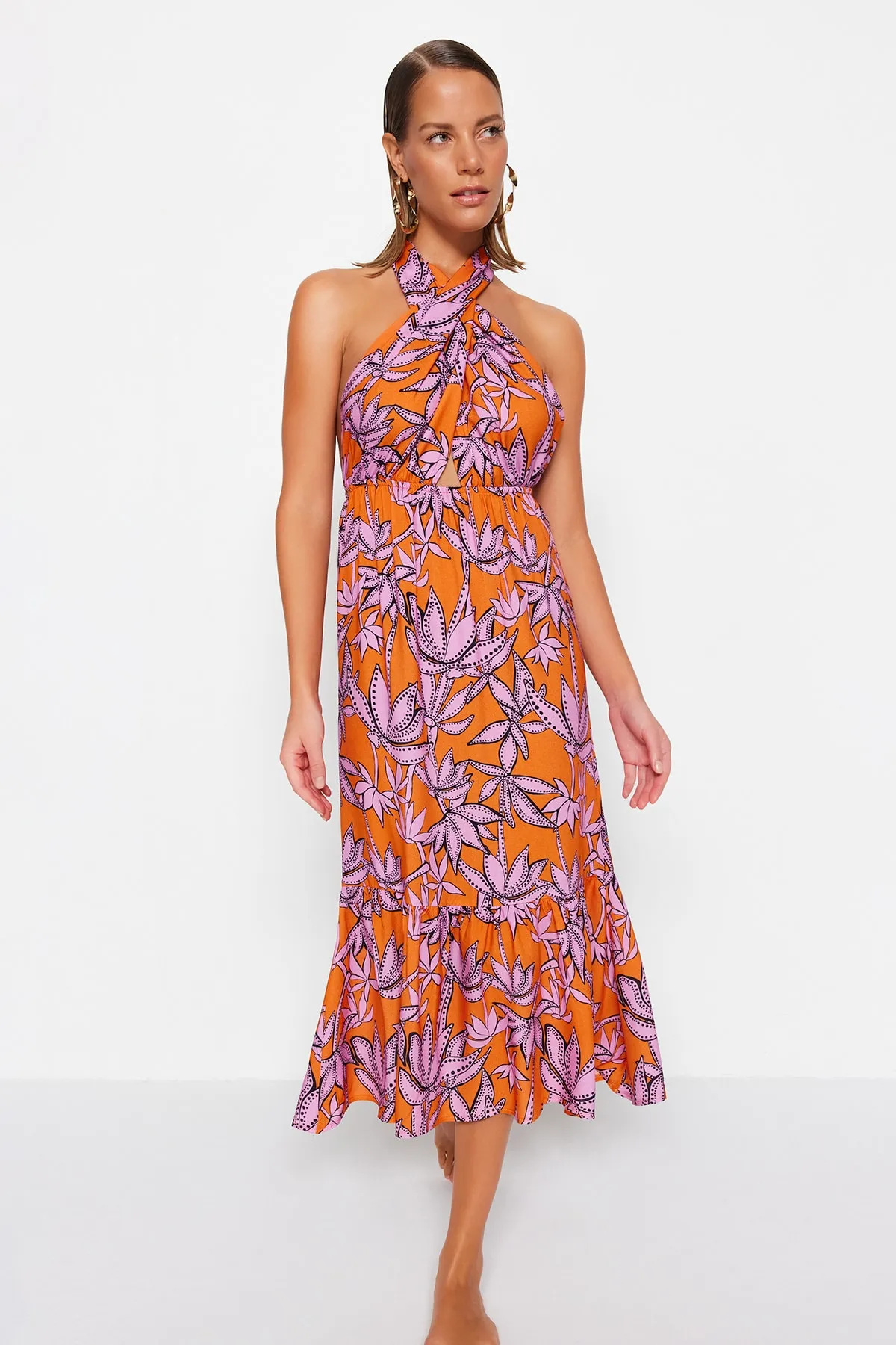 Trendyol Collection  Blumengemustertes Midi-Strandkleid mit gewebtem Kreuzband TBESS23EL00087