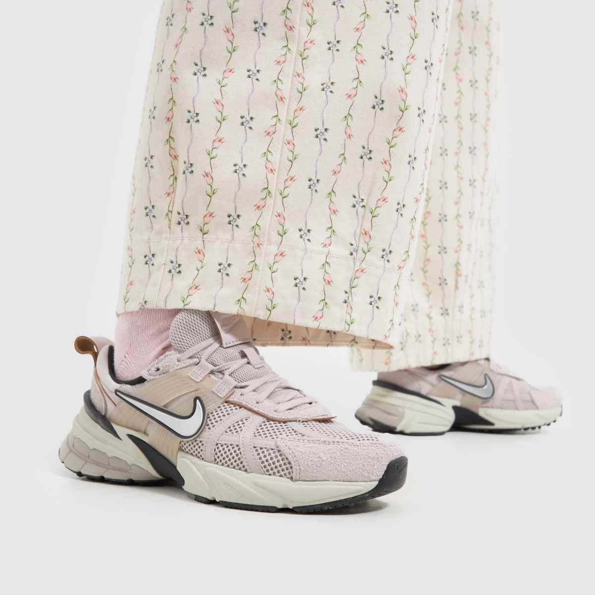 Nike v2k – Ljusrosa träningsskor