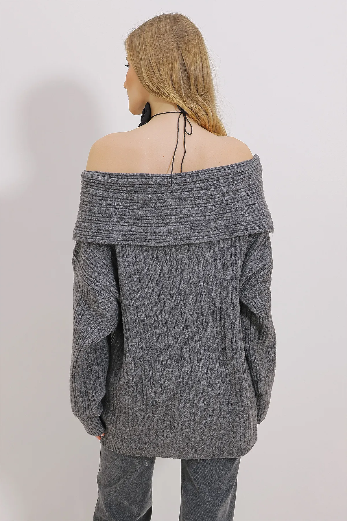 Trend Alaçatı Stili  Anthrazitfarbenes, geripptes Oversize-Sweatshirt mit Madonna-Kragen für Damen ALC-X11370