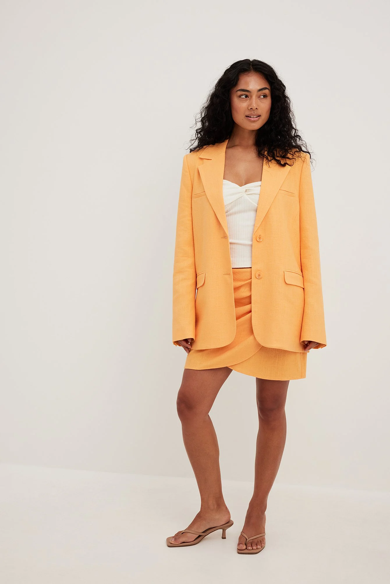 Gerader Blazer mit Taschendetails