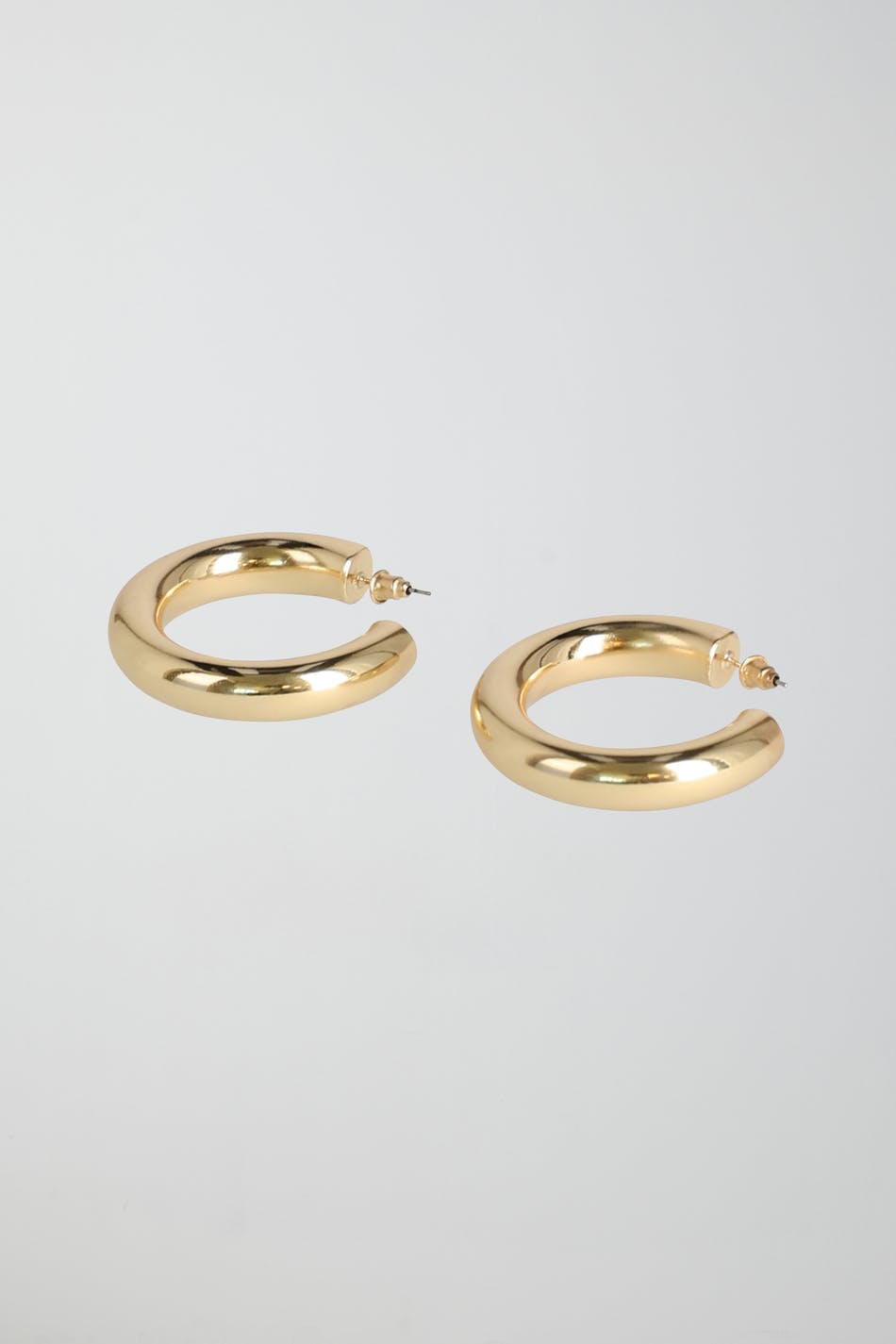 Big hoops earrings