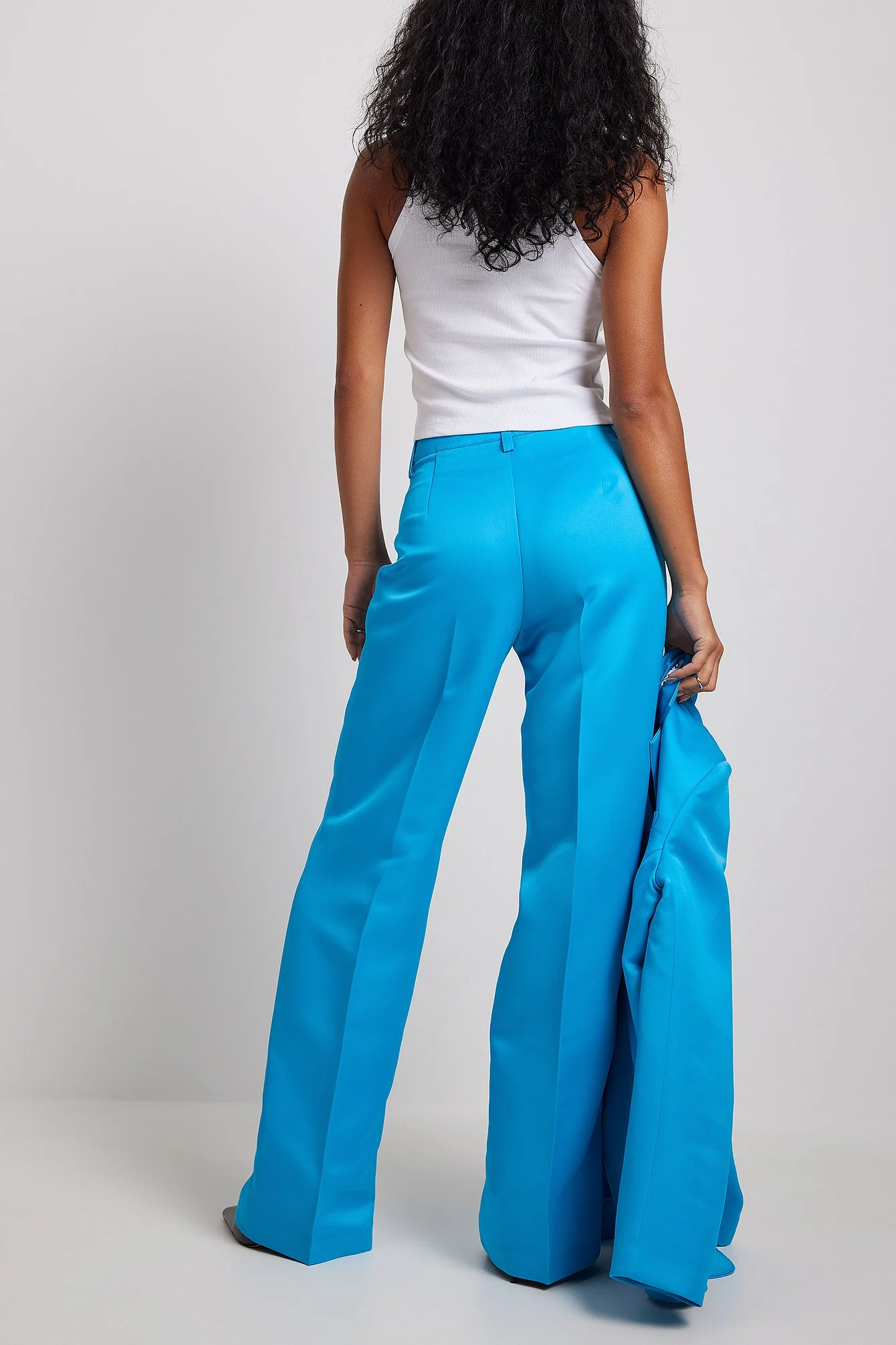 Detaillierte Hose mit mittlerer Taille