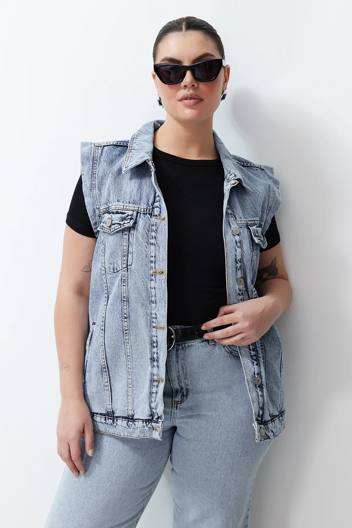 Trendyol Curve  Hellblaue Jeansweste TBSSS24BH00004