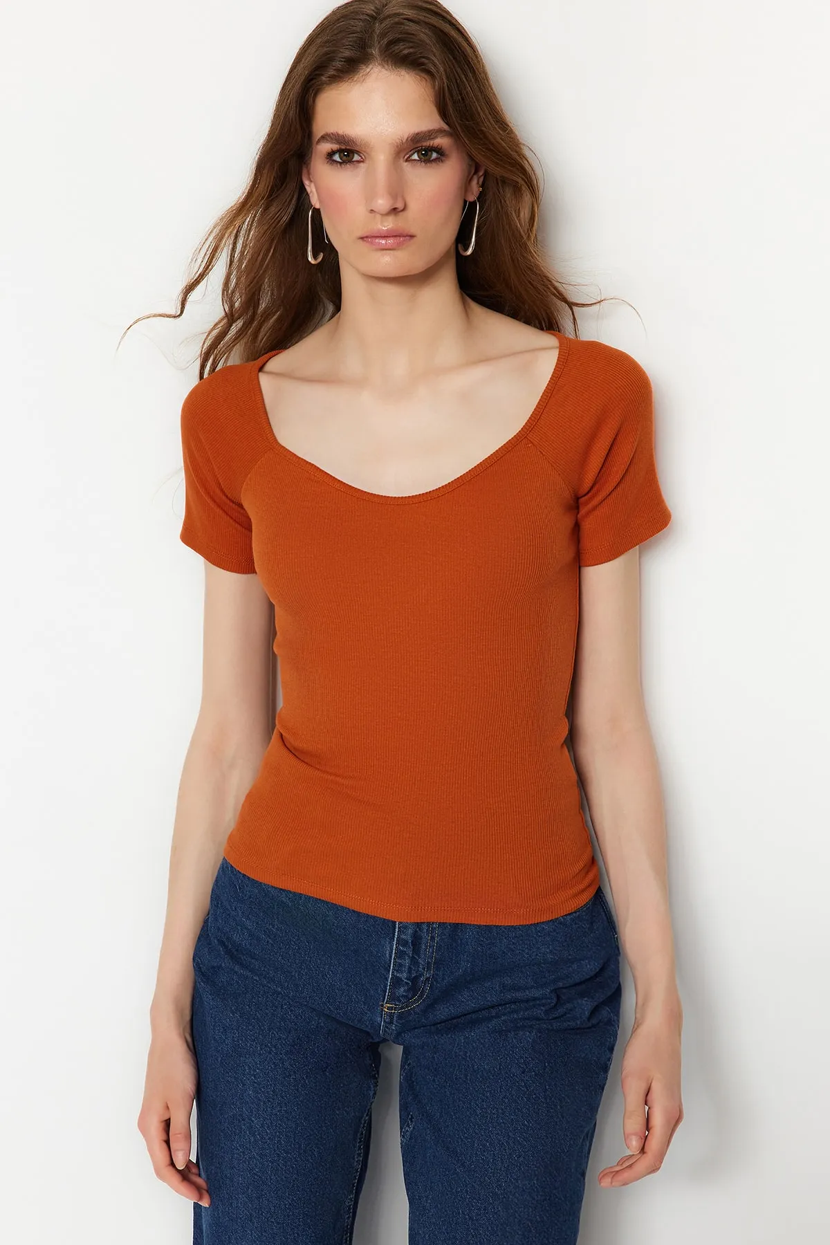 Trendyol Collection  Zimtfarbene, taillierte Strickbluse aus Baumwollstretch TWOSS21BZ0579