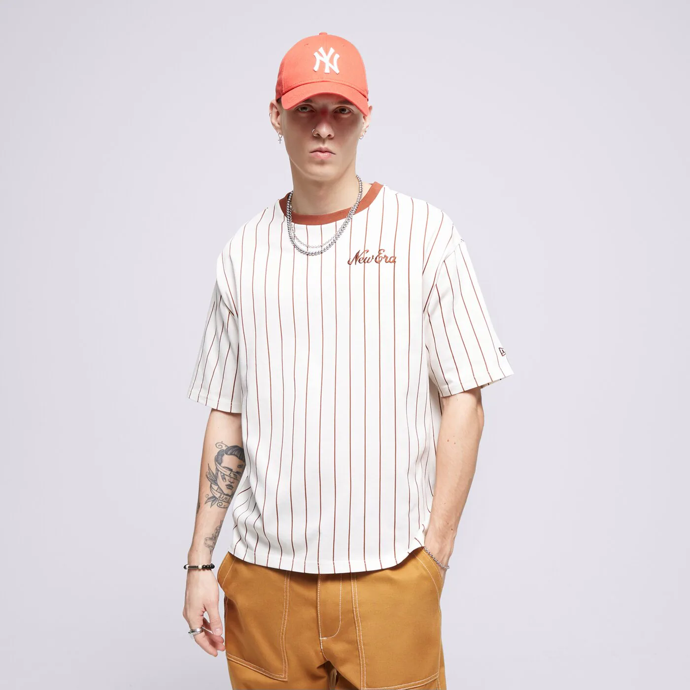 NEW ERA T-SHIRT NE PINSTRIPE OS Beige