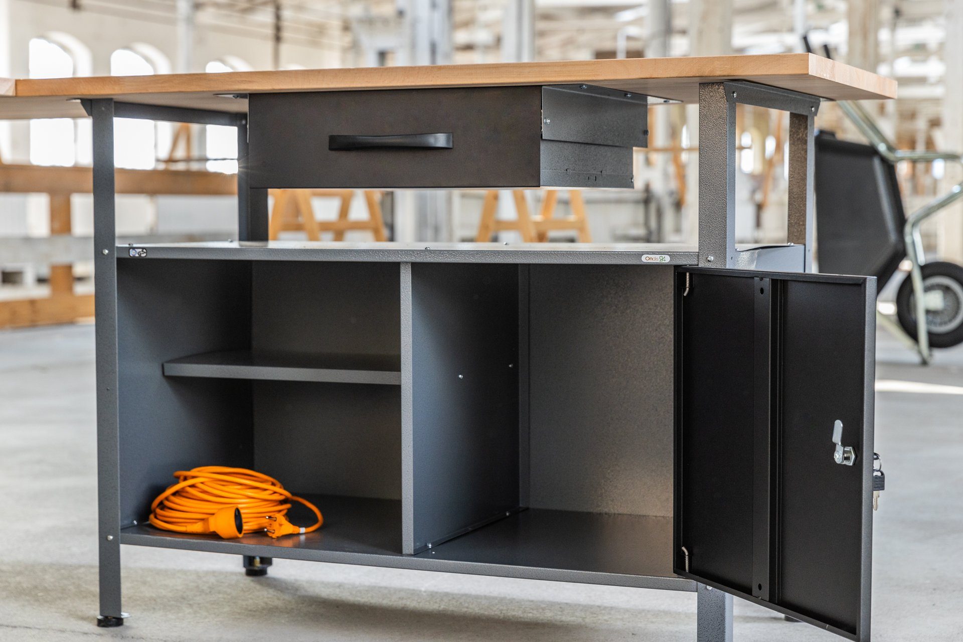 ONDIS24 Werkbank Werkbank Klaus 120 cm 120 x 60 x 85 (H) cm, belastbar bis 380 kg, abschließbare Tür, höhenverstellbare Füße