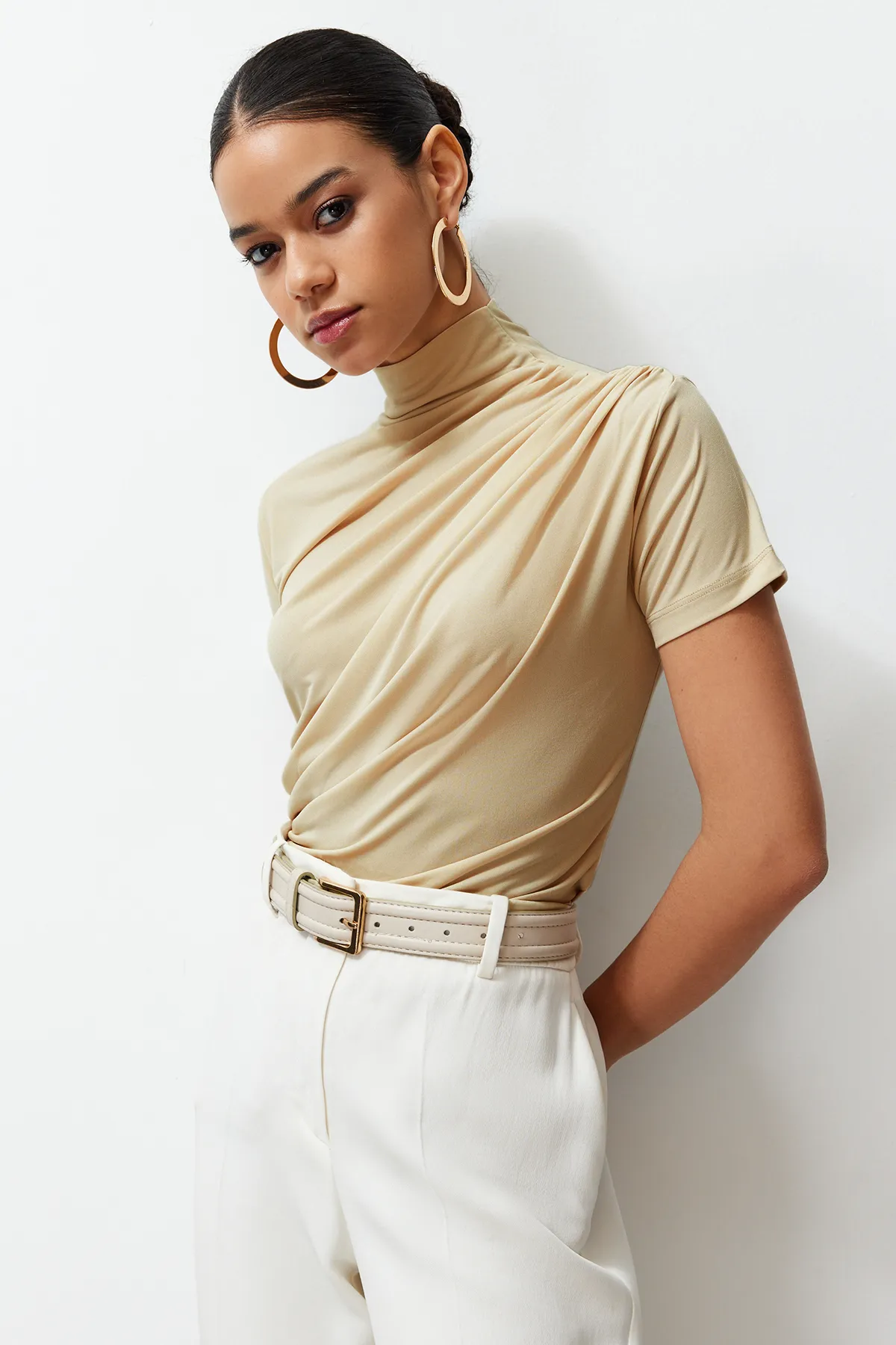 Trendyol Collection  Stein Rüschen/Drapiert Detail Tailliert/Tailliert Kurzarm Stehkragen Stretch Strick Bluse TWOSS24BZ00426