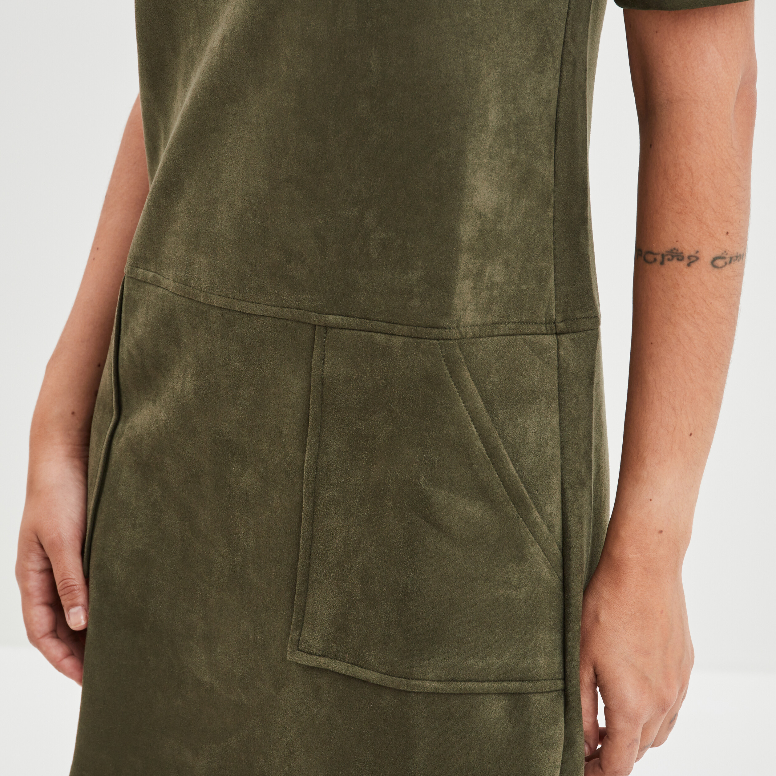 Robe suédine droite avec poches vert kaki femme | La Halle