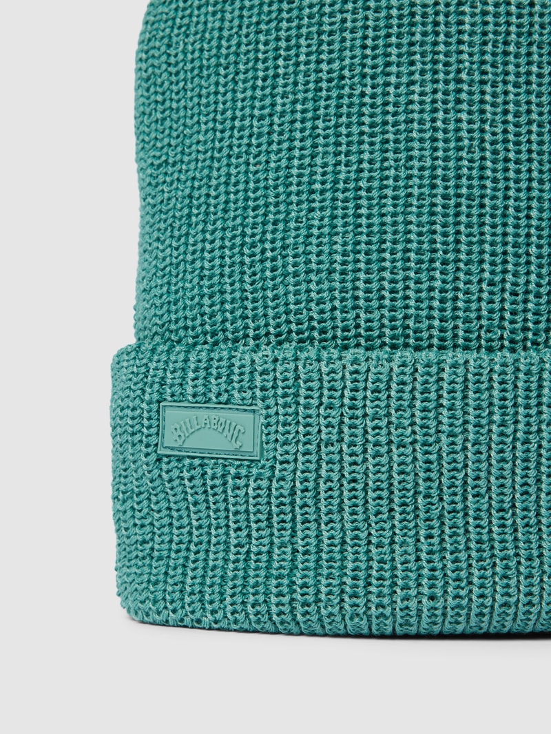 Beanie mit Label-Patch Modell 'Roamer' in dunkelgrün