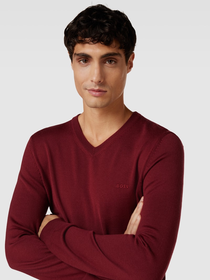 Strickpullover mit geripptem V-Ausschnitt Modell 'Baram' in bordeaux rot