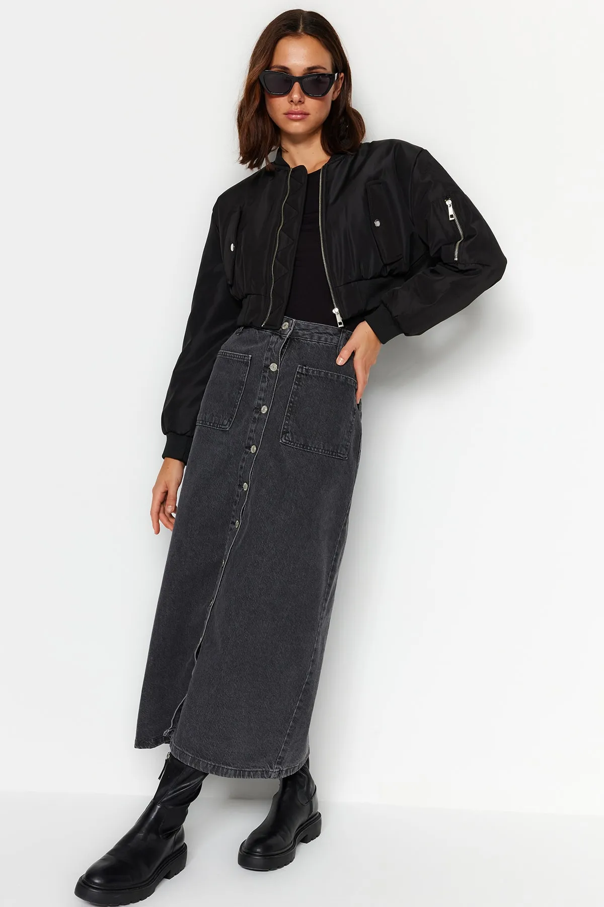 Trendyol Collection  Anthrazitfarbener Denim-Jeansrock mit doppelter Tasche und hoher Taille TCTSS23EE00002
