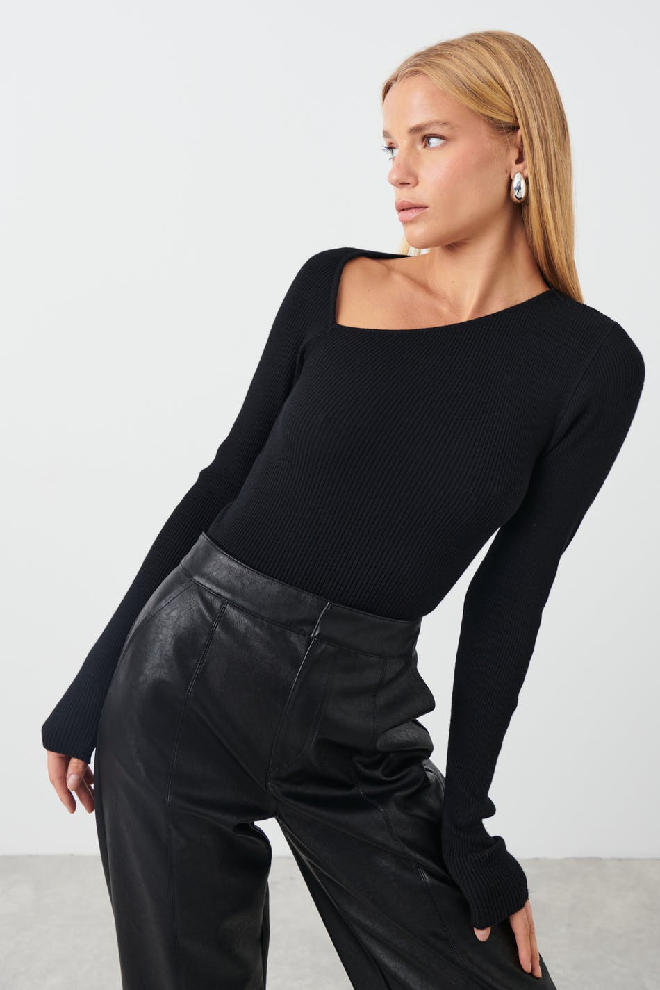 Asymmetric knitted top
