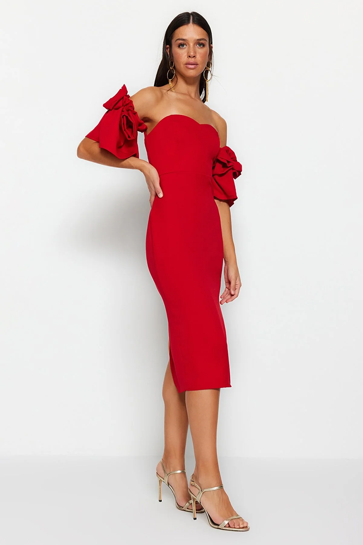 Trendyol Collection  Rotes, tailliertes, gewebtes, gefüttertes Abendkleid TPRSS23EL00541
