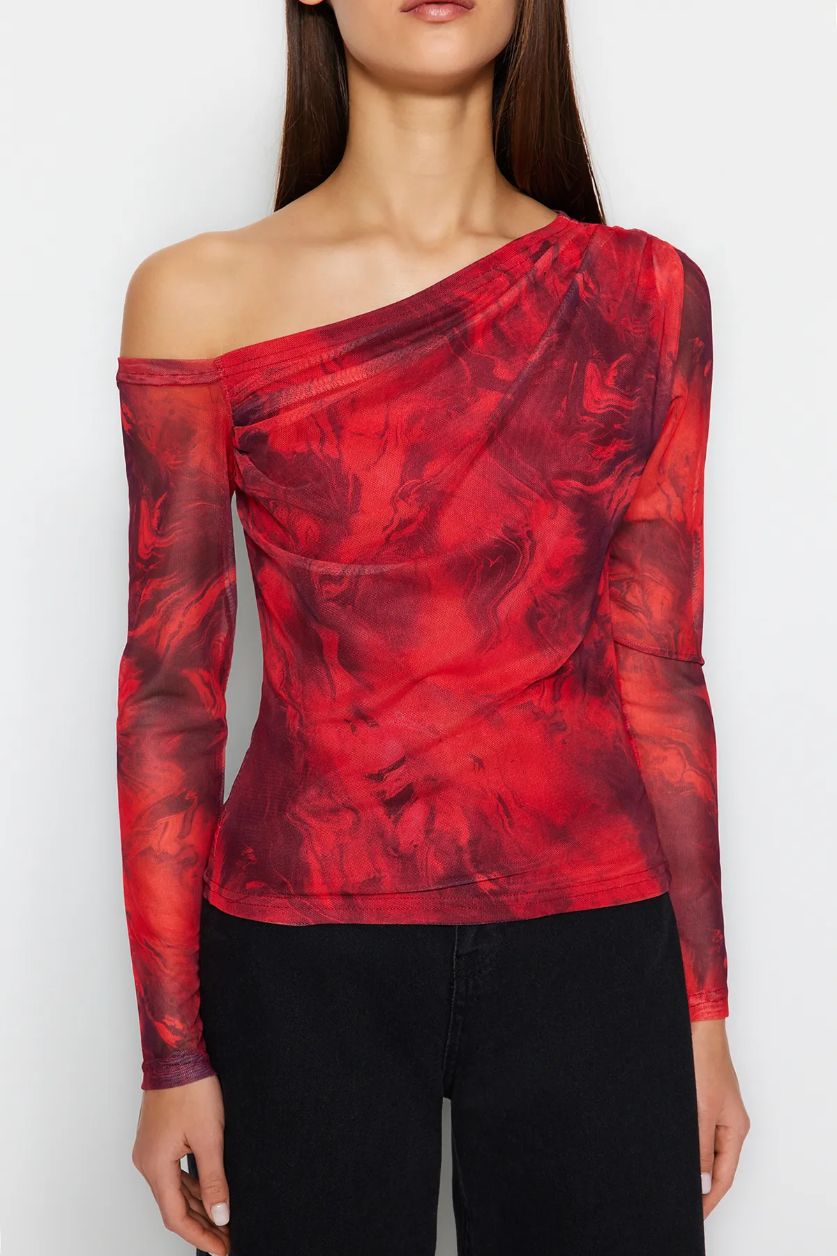 Trendyol Collection  Rote, mit Tüll gefütterte Strickbluse mit asymmetrischem Kragen TWOAW24BZ00051