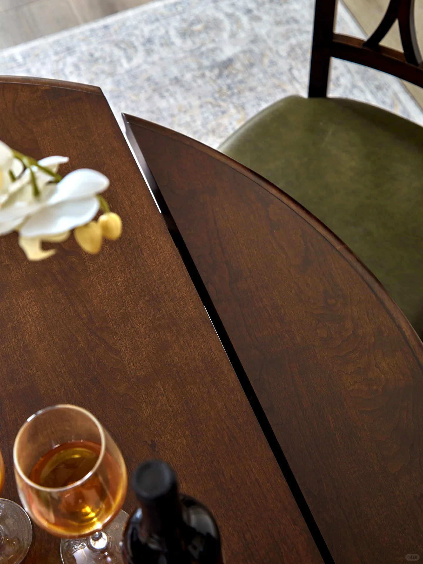 Retractable all solid wood table, small table to large table