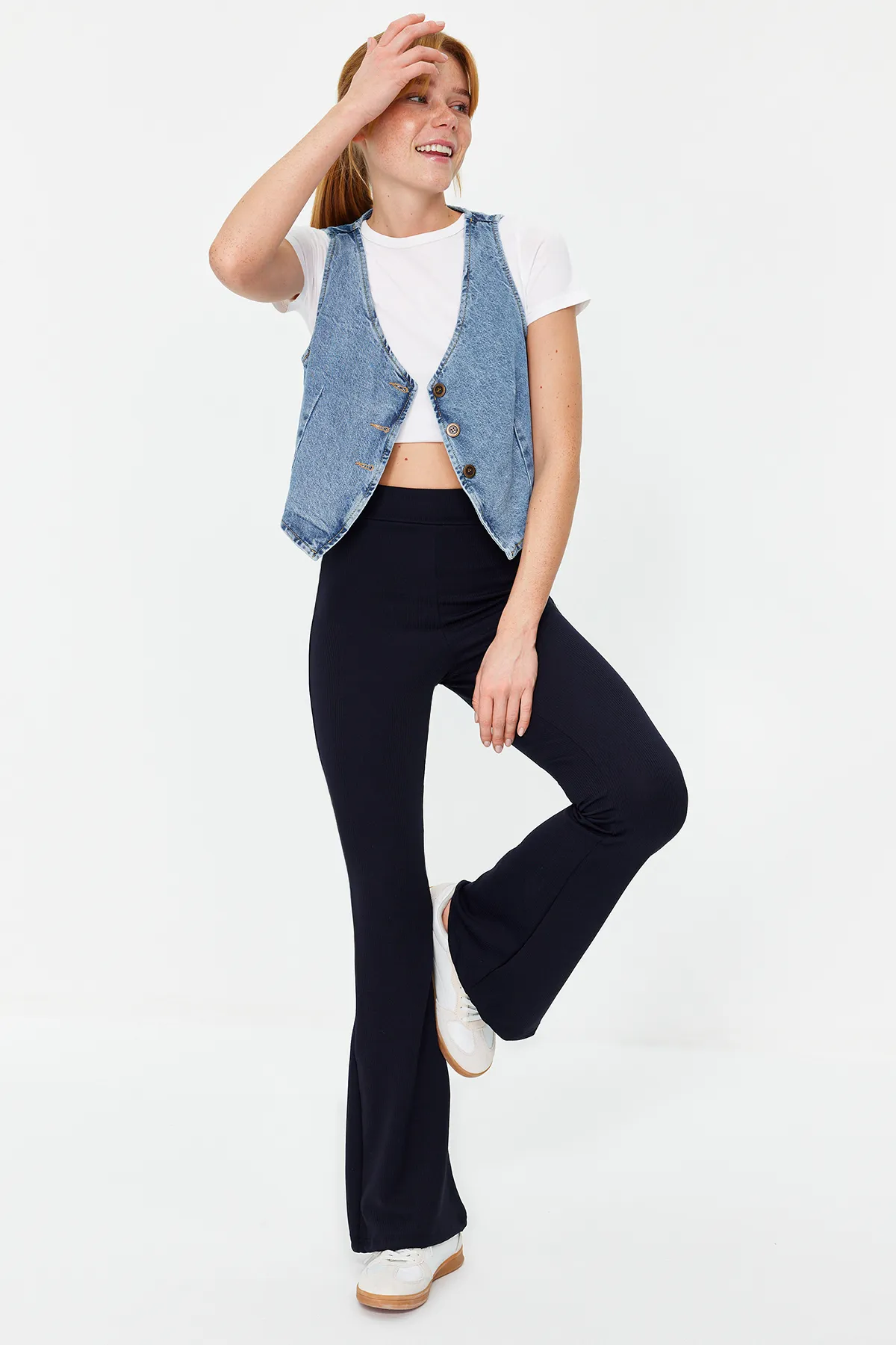 Trendyol Collection  Marineblaue, gerippte, ausgestellte/spanische Leggings mit hoher Taille und dehnbarer Strick-Leggings TWOSS23PL00135