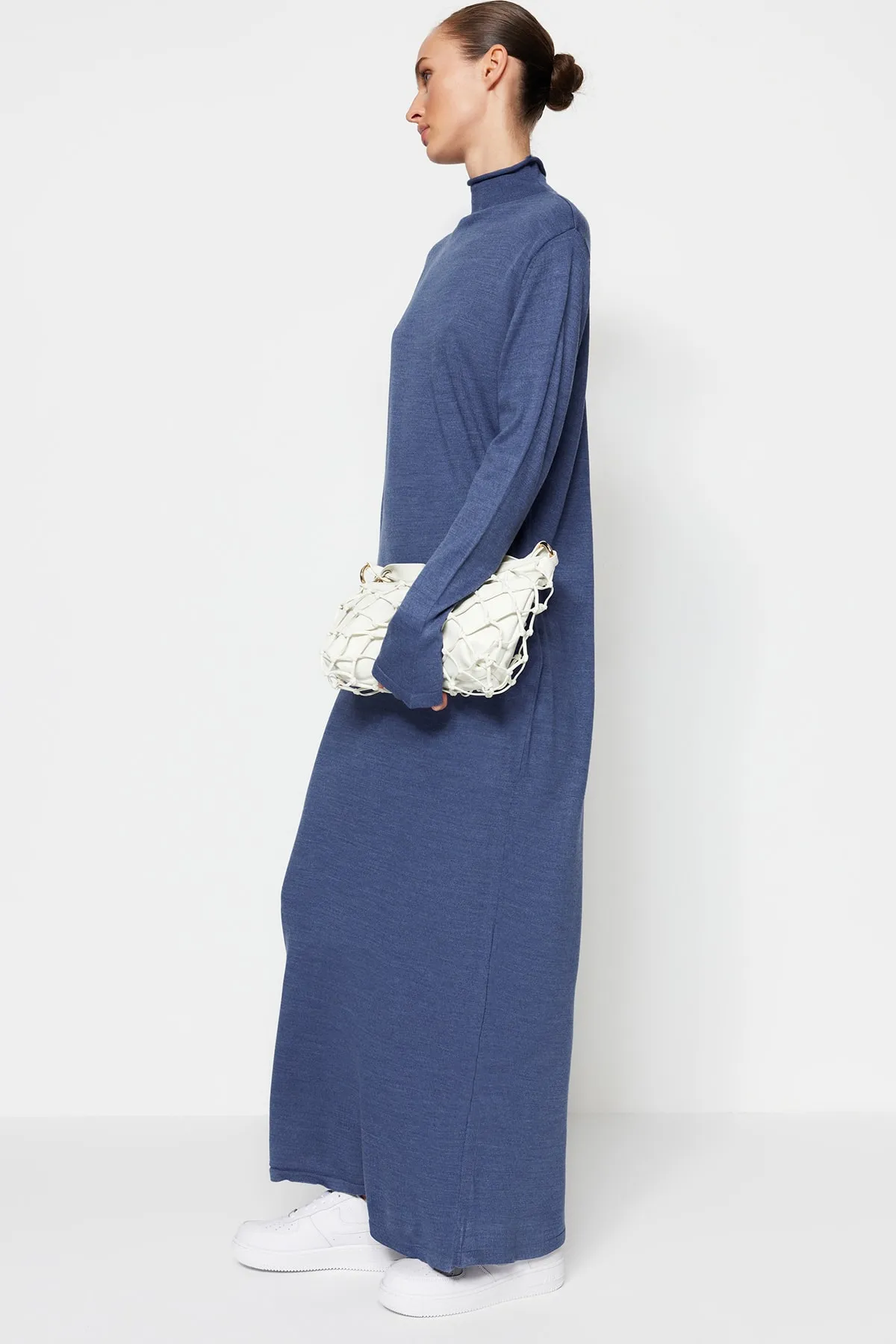 Trendyol Modest  Marineblaues Rollkragen-Strickkleid TCTAW23EB00001
