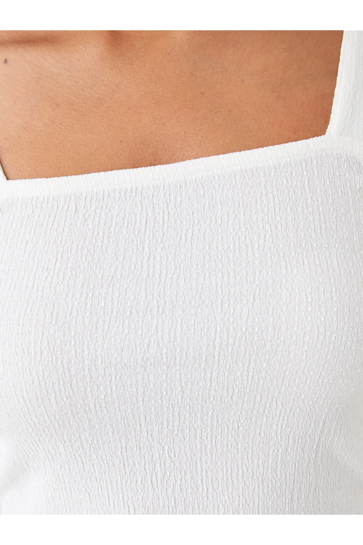 LC Waikiki  Kurzes Tanktop für Damen mit eckigem Kragen und geraden Trägern