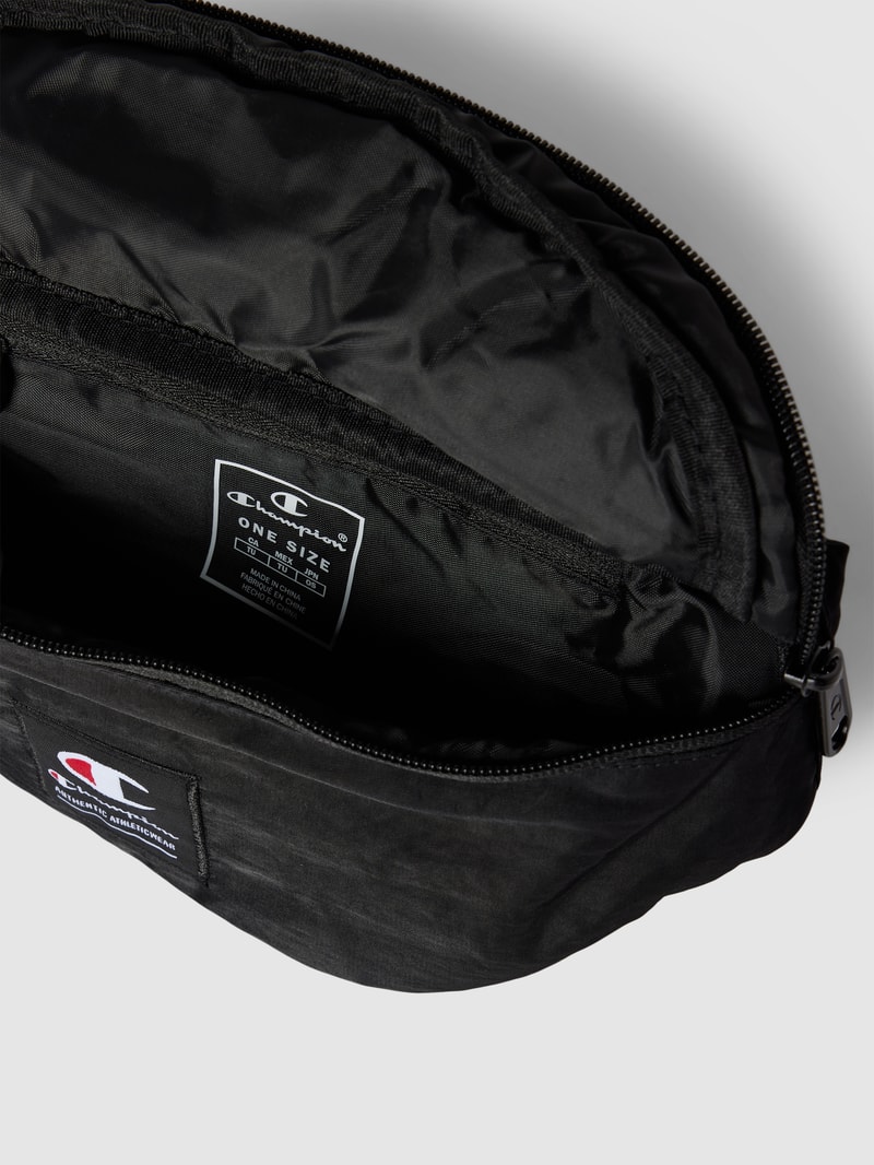 Bauchtasche mit Label-Patch in schwarz