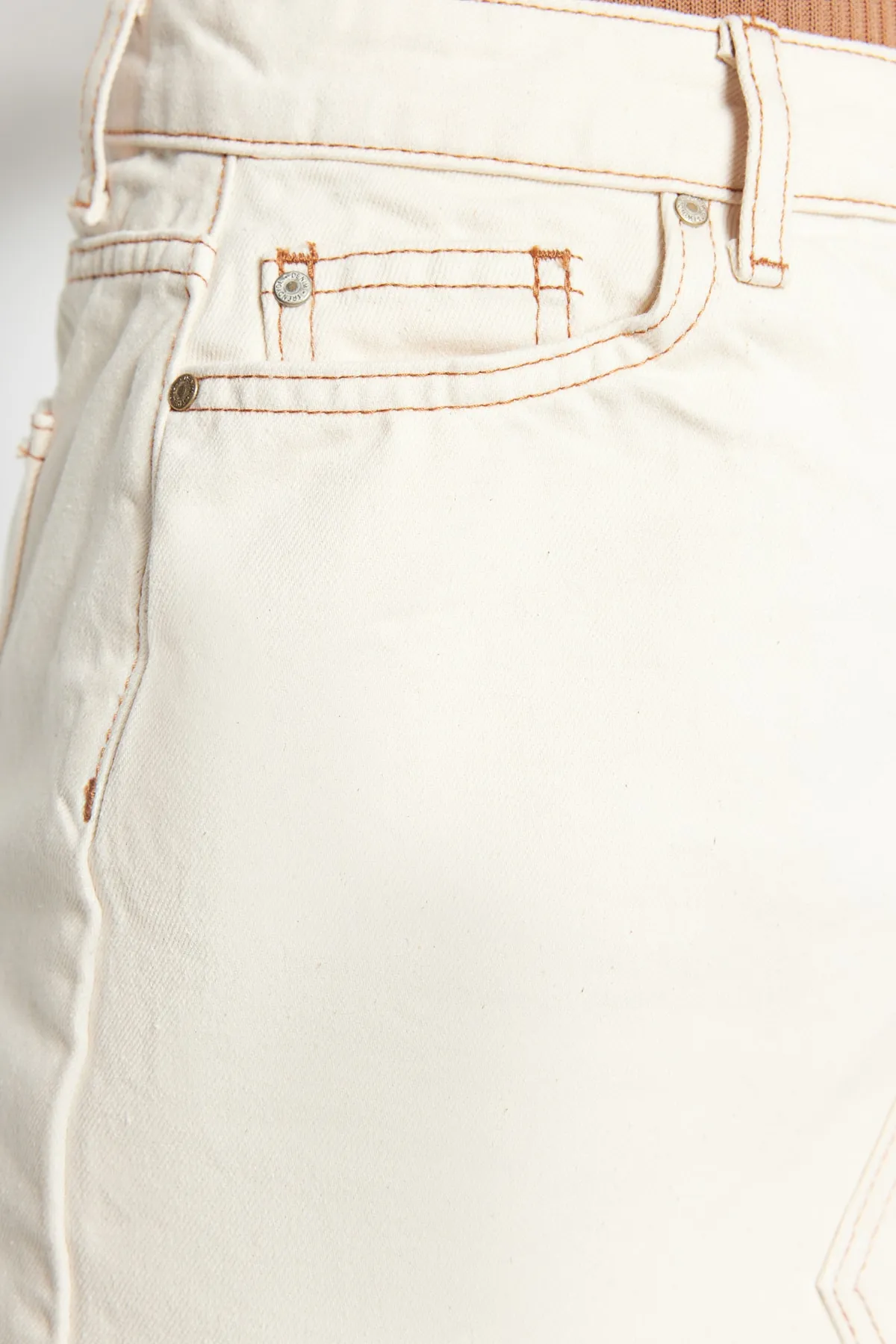 Trendyol Collection  Ecrufarbener Basic-Jeansrock mit geradem Schnitt und hoher Taille TWOSS20ET0181